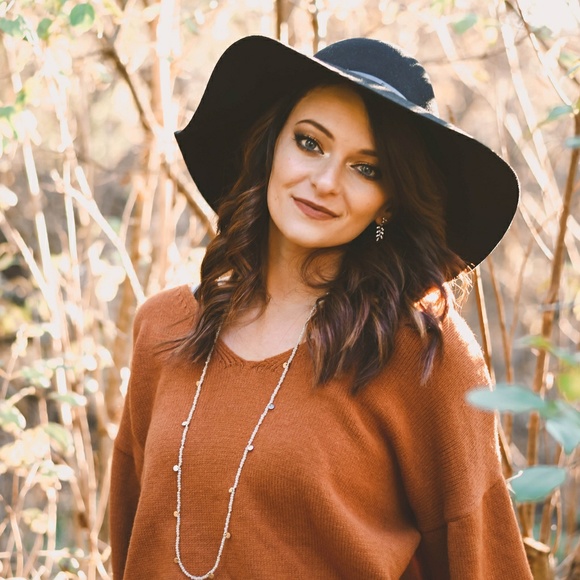 Meet your Posher, Christina - Picture 1 of 1